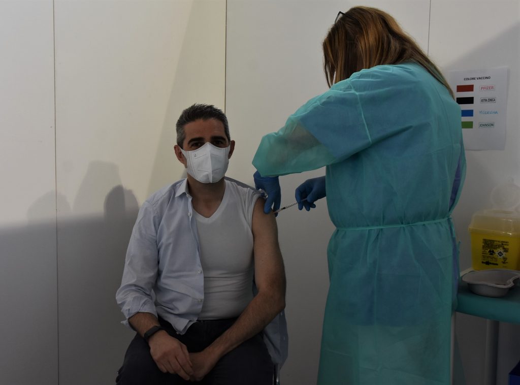 Vaccinazione per il Sindaco di Parma Federico Pizzarotti al Pala Ponti