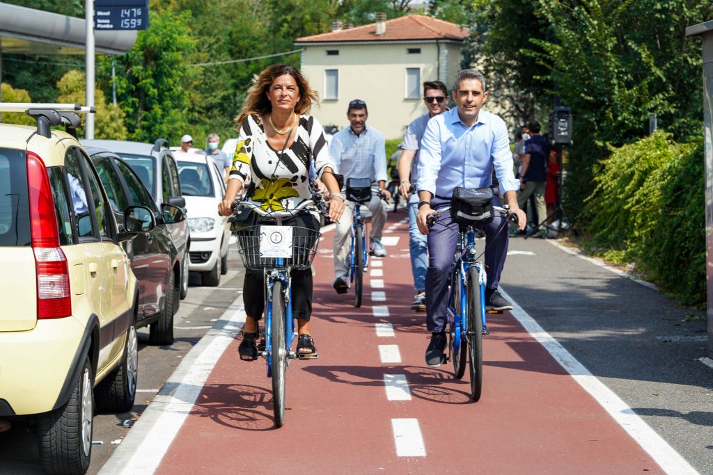 Conclusi i lavori per la realizzazione di tre nuove piste ciclabili in sede: via Langhirano, viale Villetta e via Volturno