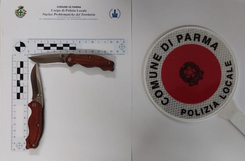 Sequestrati due coltelli a due minorenni in Piazza Ghiaia