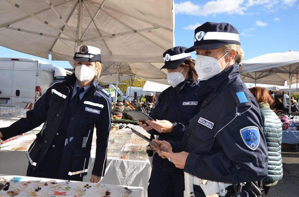 Commerciante di merce vintage denunciata per contraffazione e ricettazione
