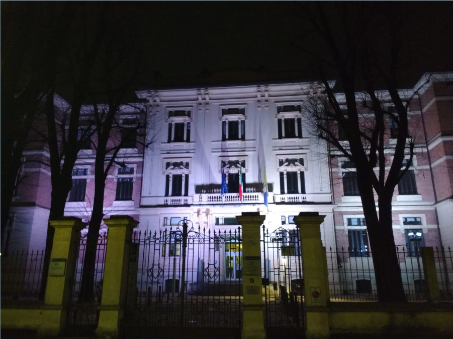 Palazzo Giordani illuminato di bianco in occasione della Giornata mondiale contro il cancro
