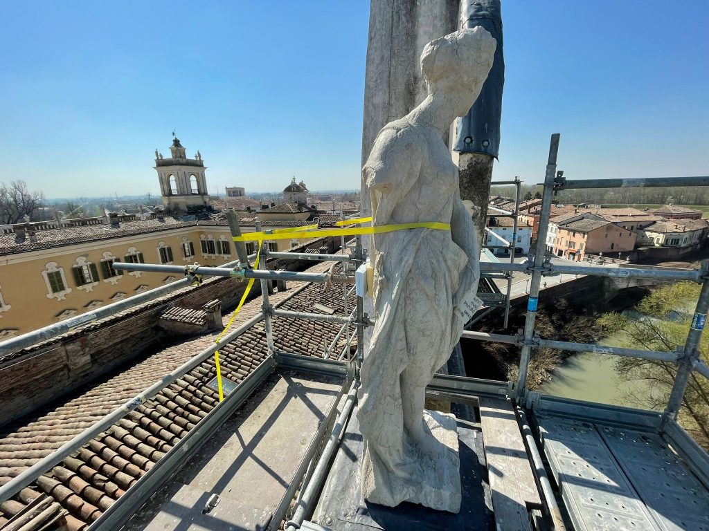 Reggia di Colorno: ricollocate anche le statue sul lato torrente