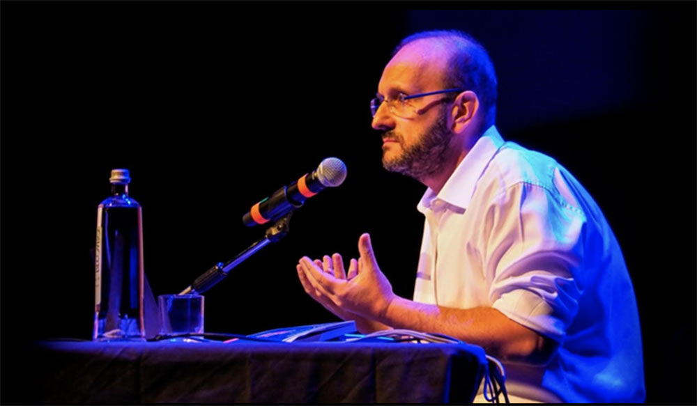 “Allenare, allenarsi, guardare altrove”: lo spettacolo di Marco Berruto il 9 aprile al Teatro Due di Parma