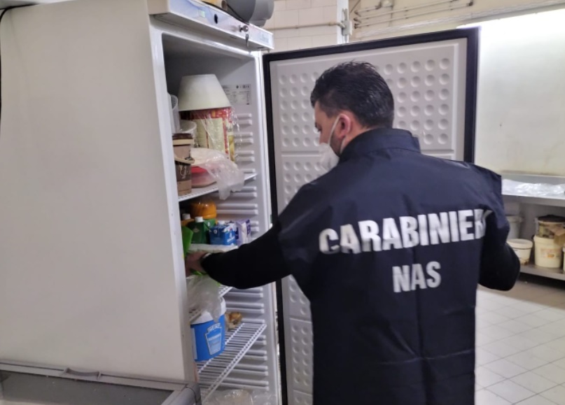 Sicurezza alimentare, sequestrati oltre 120 kg di prodotti alimentari. Sospesi due ristoranti-pizzerie
