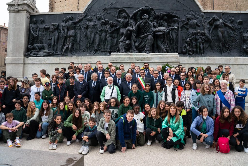 Cerimonia per il 209° anniversario della nascita di Giuseppe Verdi Cerimonia per il 209° anniversario della nascita di Giuseppe Verdi