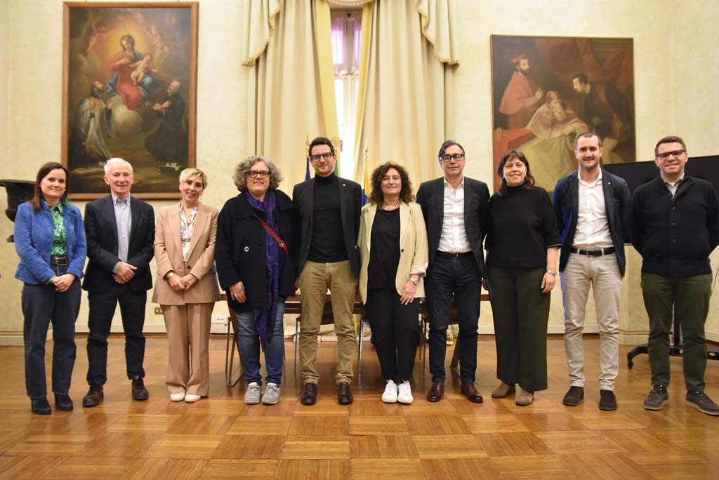 Per l’8 marzo nessuna mimosa in Comune ma una donazione al Centro Antiviolenza di Parma