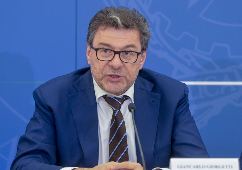 Giorgetti “Soddisfazione per avanzo primario positivo, debito un fardello” Giorgetti “Soddisfazione per avanzo primario positivo, debito un fardello”
