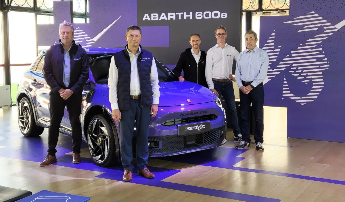 Abarth 600e, lo scorpione più potente di sempre è elettrico Abarth 600e, lo scorpione più potente di sempre è elettrico