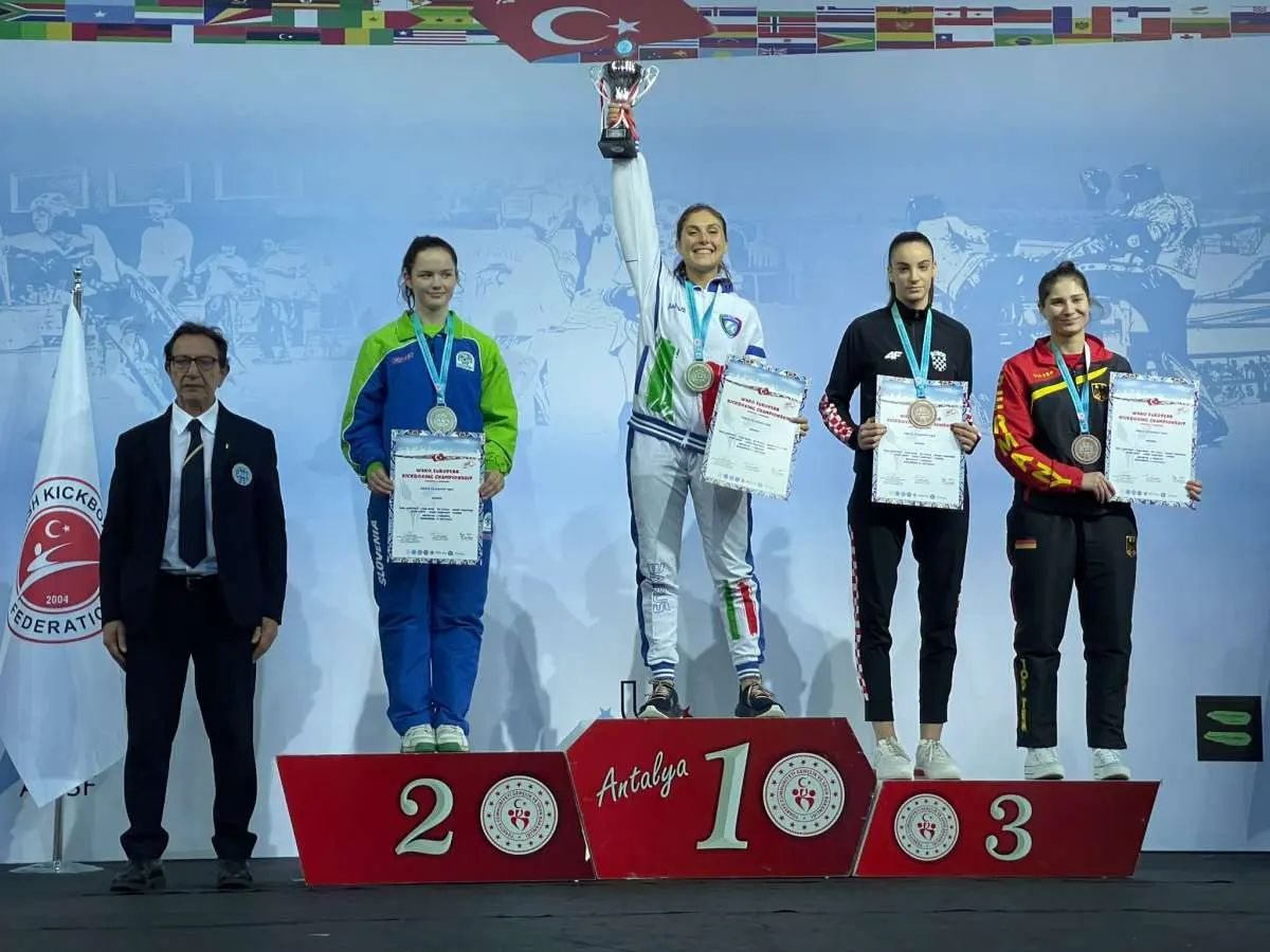 Kickboxing, Pantaleo derubata a Roma insegue ladro e recupera borsa Kickboxing, Pantaleo derubata a Roma insegue ladro e recupera borsa