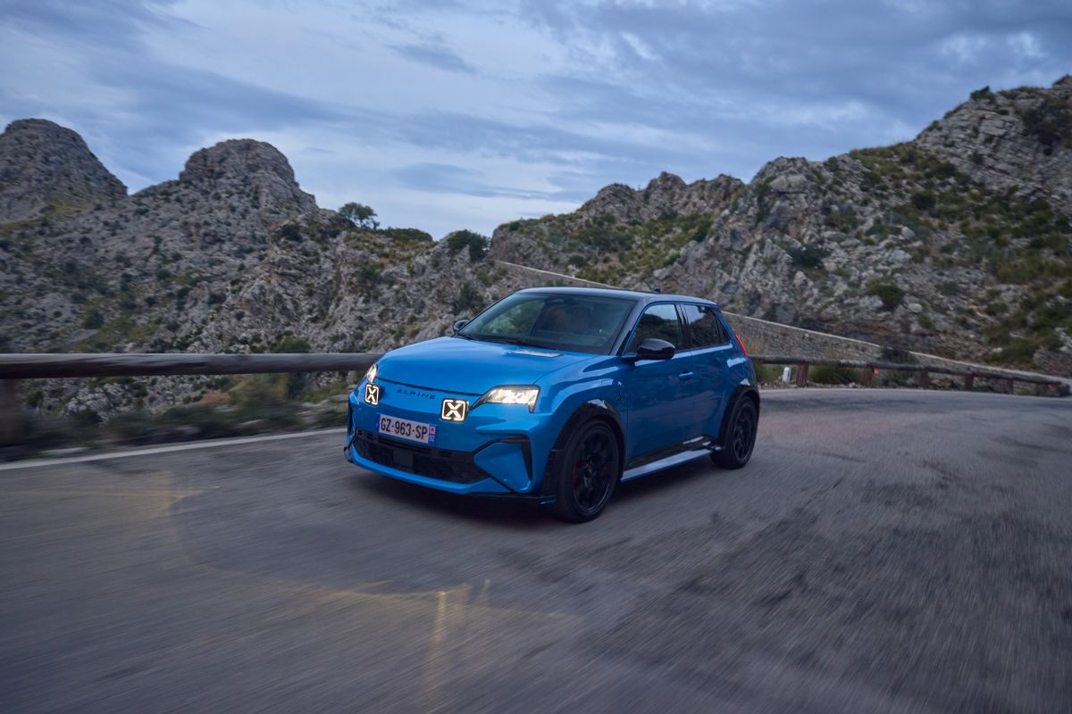 Al debutto l’Alpine A290 la hot hatch compatta elettrica
