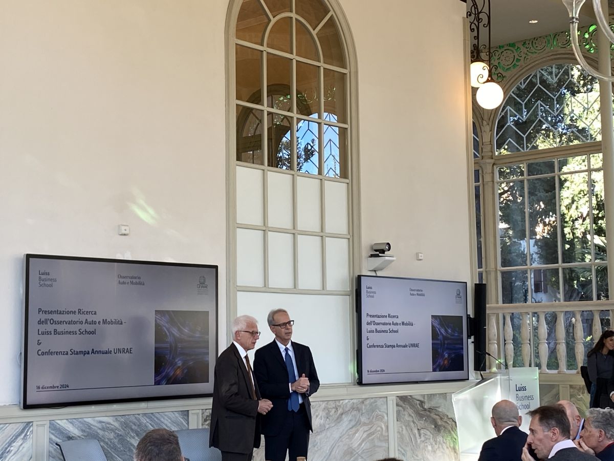 Osservatorio Luiss “L’automobile sapiens piace agli italiani” Osservatorio Luiss “L’automobile sapiens piace agli italiani”