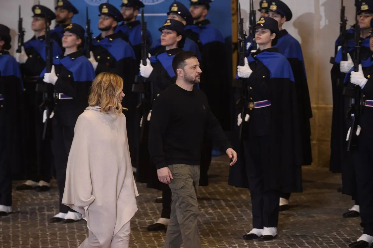 Zelensky “Grati all’Italia per il sostegno alla nostra difesa aerea” Zelensky “Grati all’Italia per il sostegno alla nostra difesa aerea”