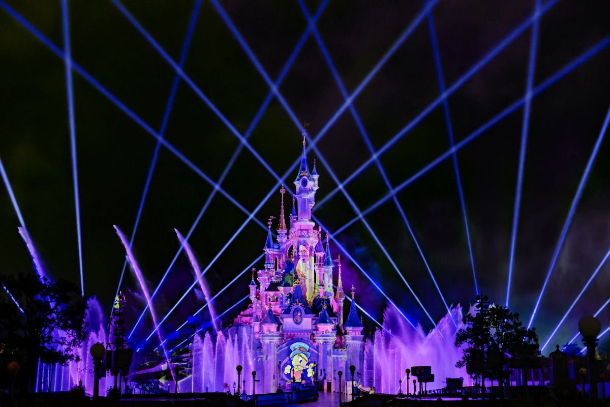 Disneyland Paris lancia nuovo spettacolo serale Disney Tales of Magic Disneyland Paris lancia nuovo spettacolo serale Disney Tales of Magic