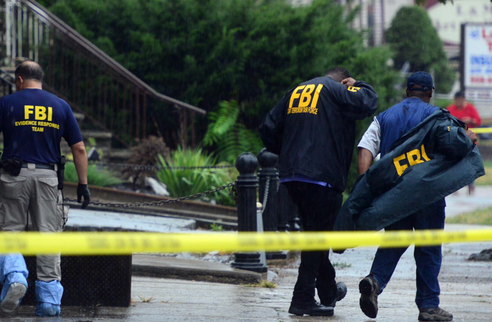 Auto sulla folla a New Orleans, dieci morti e 35 feriti. Killer aveva bandiera dell’Isis