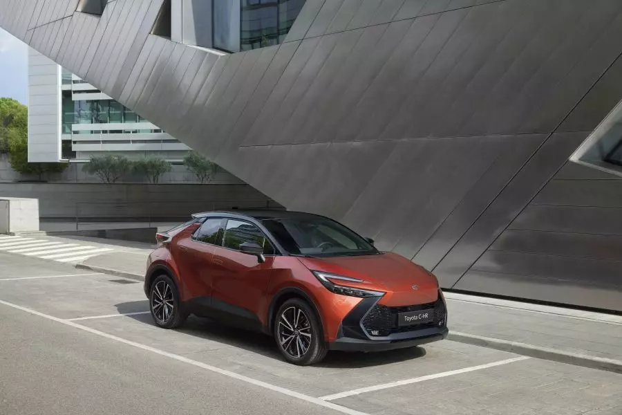 Toyota C-HR, stile più audace con allestimento Lounge Hero Toyota C-HR, stile più audace con allestimento Lounge Hero