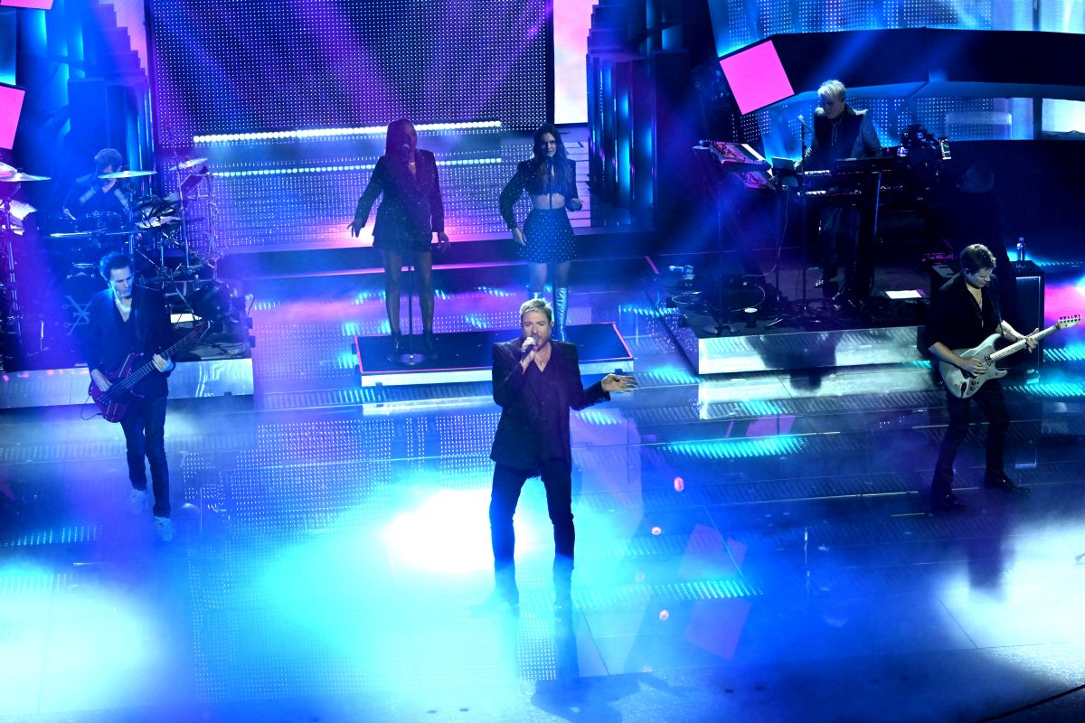Sanremo, i Duran Duran infiammano l’Ariston. Settembre è il vincitore delle Nuove Proposte Sanremo, i Duran Duran infiammano l’Ariston. Settembre è il vincitore delle Nuove Proposte