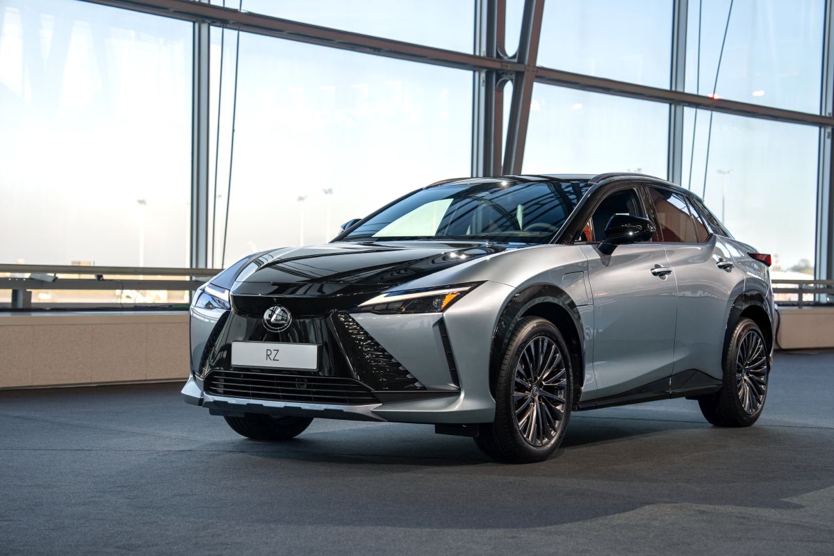 Lexus all’avanguardia nell’innovazione tecnologia dei veicoli elettrici