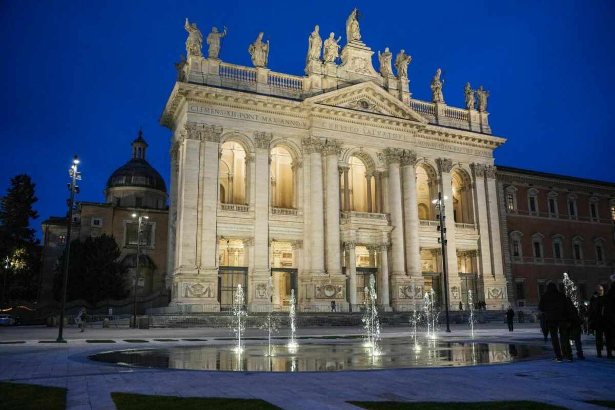 Gualtieri inaugura la nuova piazza di San Giovanni in Laterano Gualtieri inaugura la nuova piazza di San Giovanni in Laterano