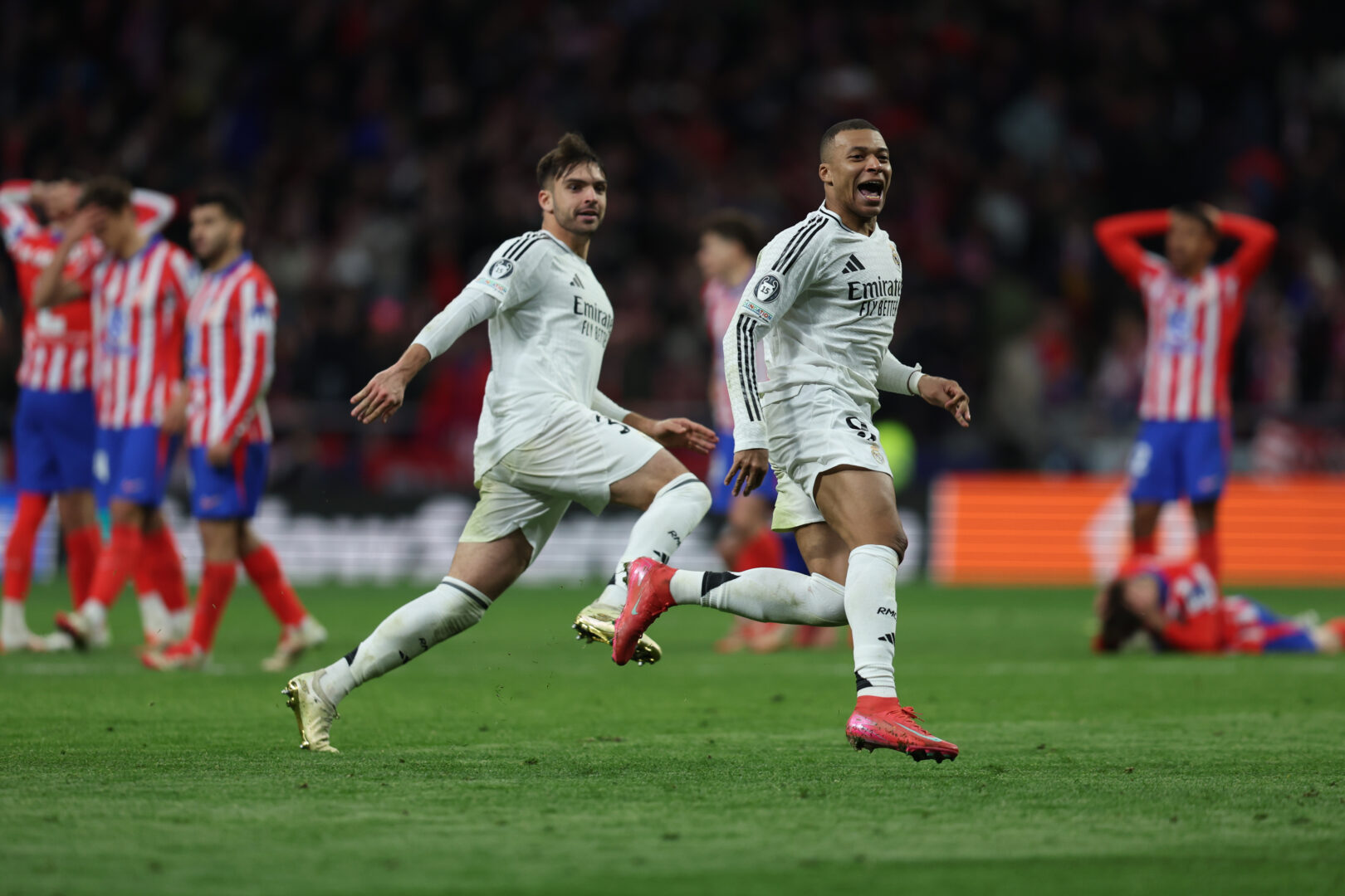 Real passa dopo i rigori, anche Arsenal, Dortmund e Aston Villa ai quarti di Champions Real passa dopo i rigori, anche Arsenal, Dortmund e Aston Villa ai quarti di Champions