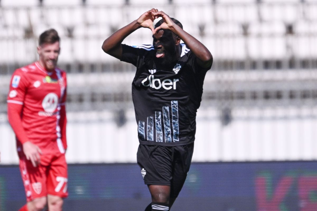 Il Como ribalta il Monza e vede la salvezza