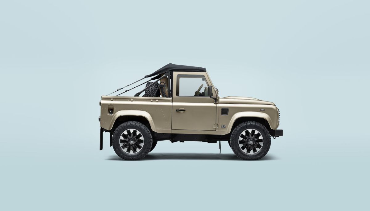 Land Rover presenta la Classic Defender V8 Soft Top Land Rover presenta la Classic Defender V8 Soft Top