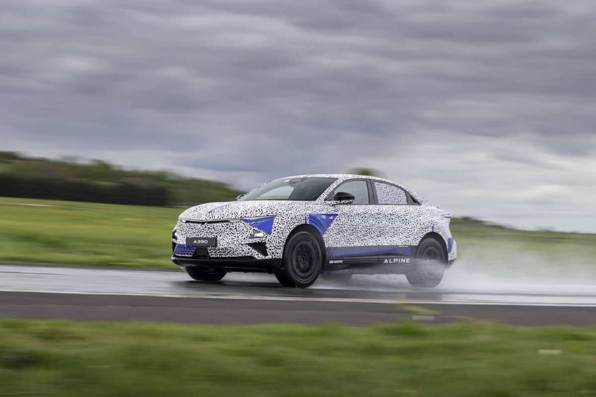 A390, ultimi test per la sport fastback di Alpine A390, ultimi test per la sport fastback di Alpine