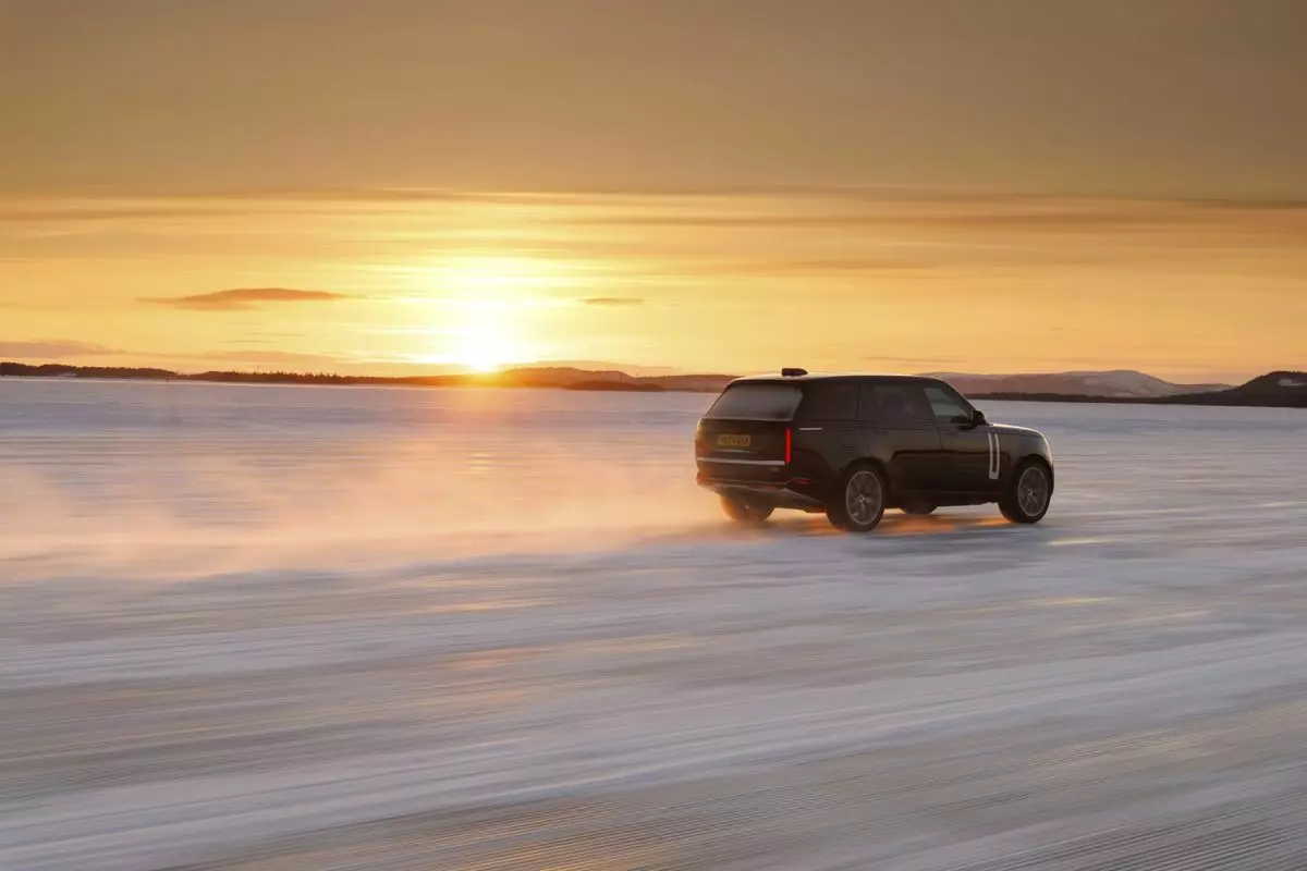 I prototipi elettrici Range Rover superano i test invernali I prototipi elettrici Range Rover superano i test invernali