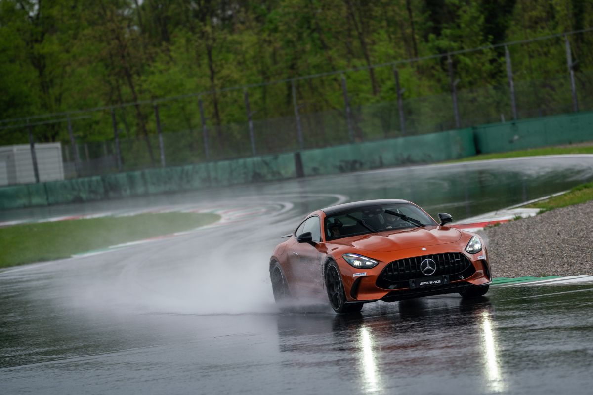 Per l’AMG Experience Italia il tutto esaurito per i primi tre corsi Per l’AMG Experience Italia il tutto esaurito per i primi tre corsi