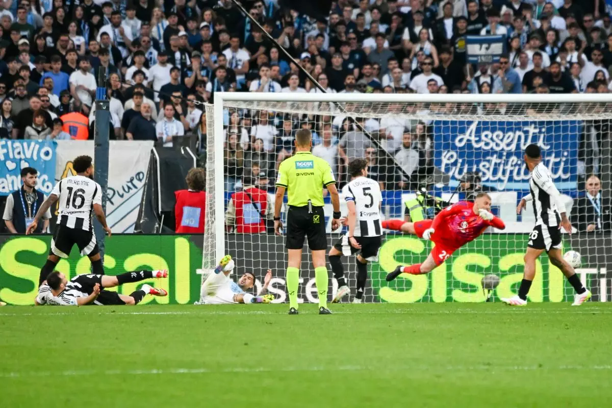 Vecino agguanta la Signora al 96°, all’Olimpico Lazio-Juve 1-1