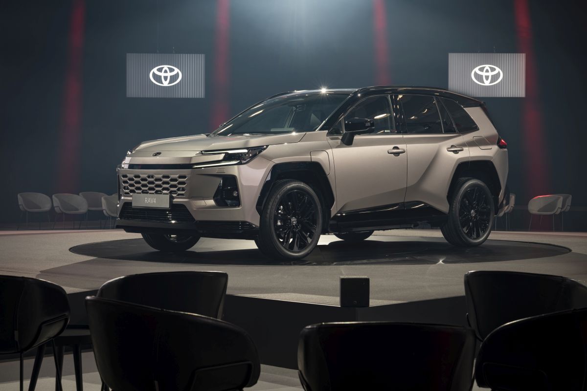 Toyota presenta la sesta generazione del RAV4 Toyota presenta la sesta generazione del RAV4