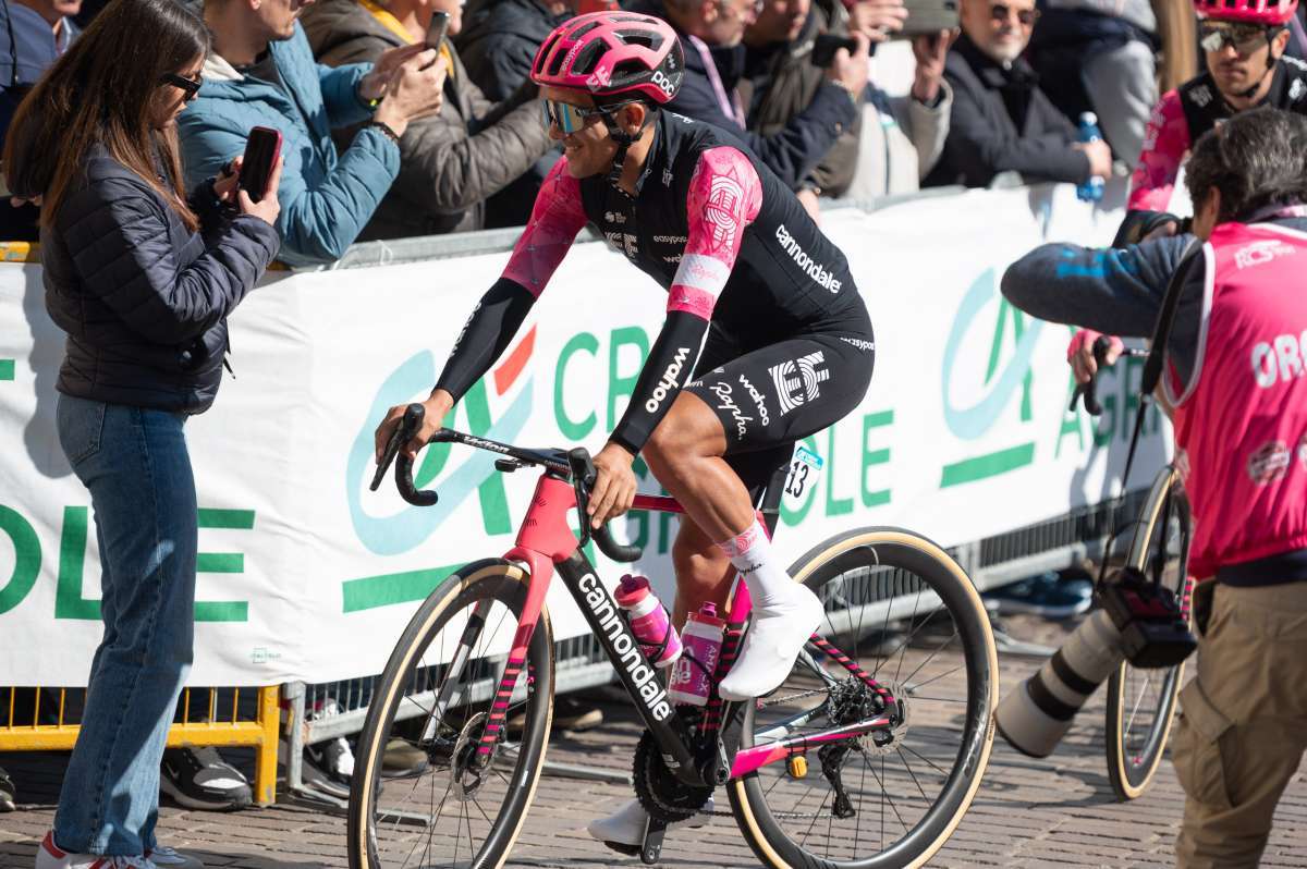 Carapaz vince in solitaria al Giro, Del Toro resta maglia rosa