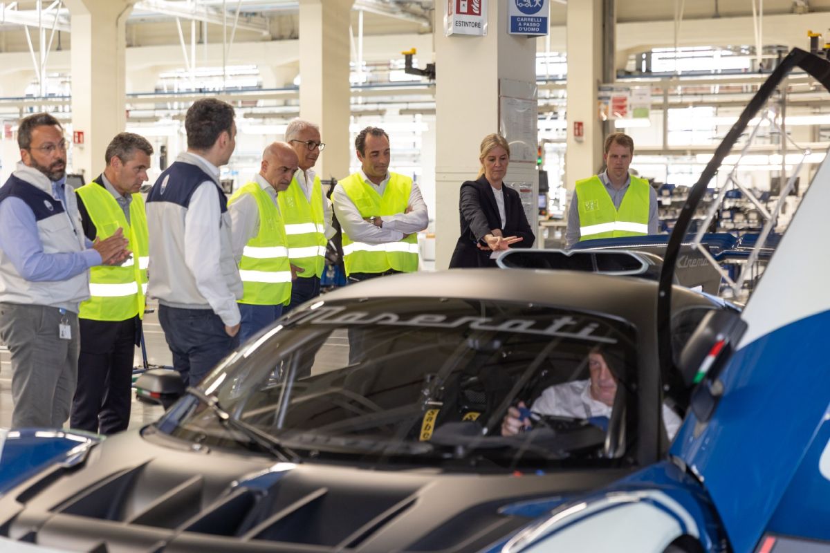 Stellantis, Filosa visita stabilimento Maserati “Orgogliosi del marchio” Stellantis, Filosa visita stabilimento Maserati “Orgogliosi del marchio”