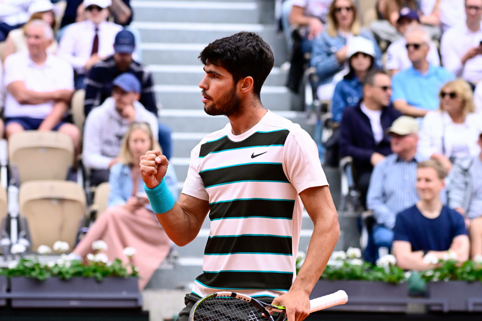 Il Roland Garros è di Alcaraz, lo spagnolo annulla tre match point e rimonta Sinner in una partita epica Il Roland Garros è di Alcaraz, lo spagnolo annulla tre match point e rimonta Sinner in una partita epica