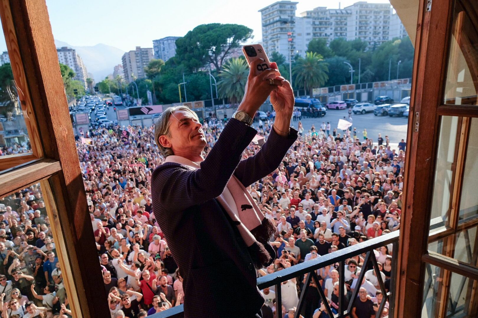 Primo bagno di folla a Palermo per Inzaghi “Parleremo con i fatti” Primo bagno di folla a Palermo per Inzaghi “Parleremo con i fatti”