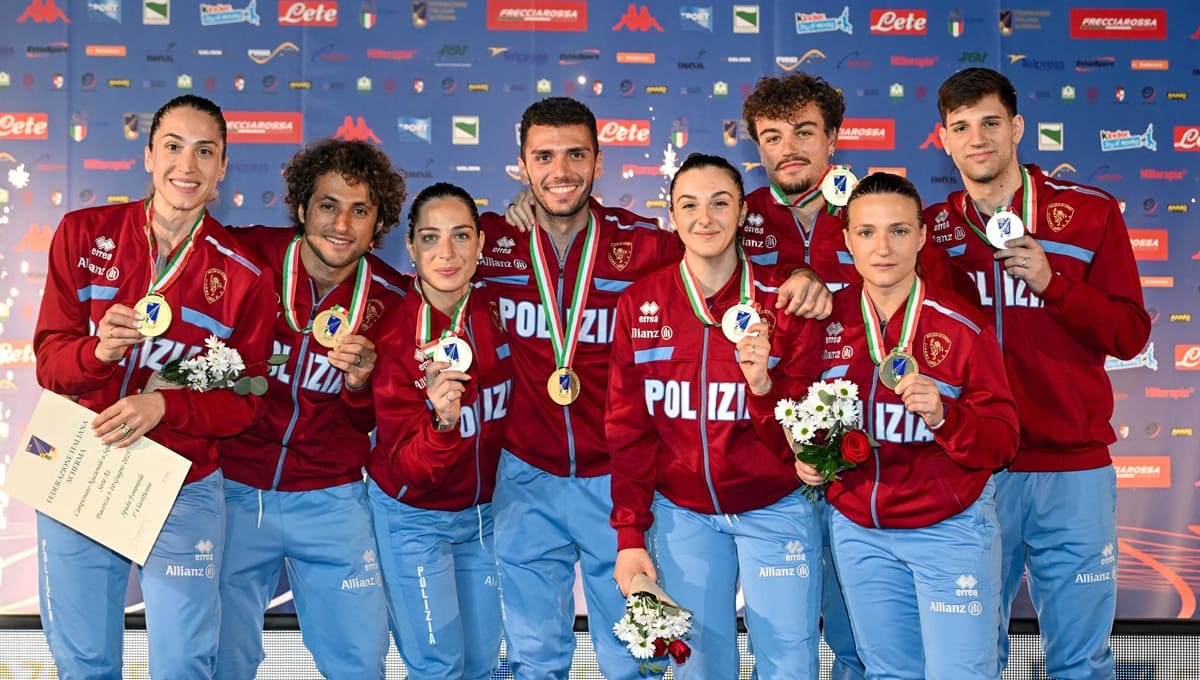 Gli assoluti di scherma di Piacenza si chiudono con la doppietta Fiamme Oro nella spada a squadre Gli assoluti di scherma di Piacenza si chiudono con la doppietta Fiamme Oro nella spada a squadre