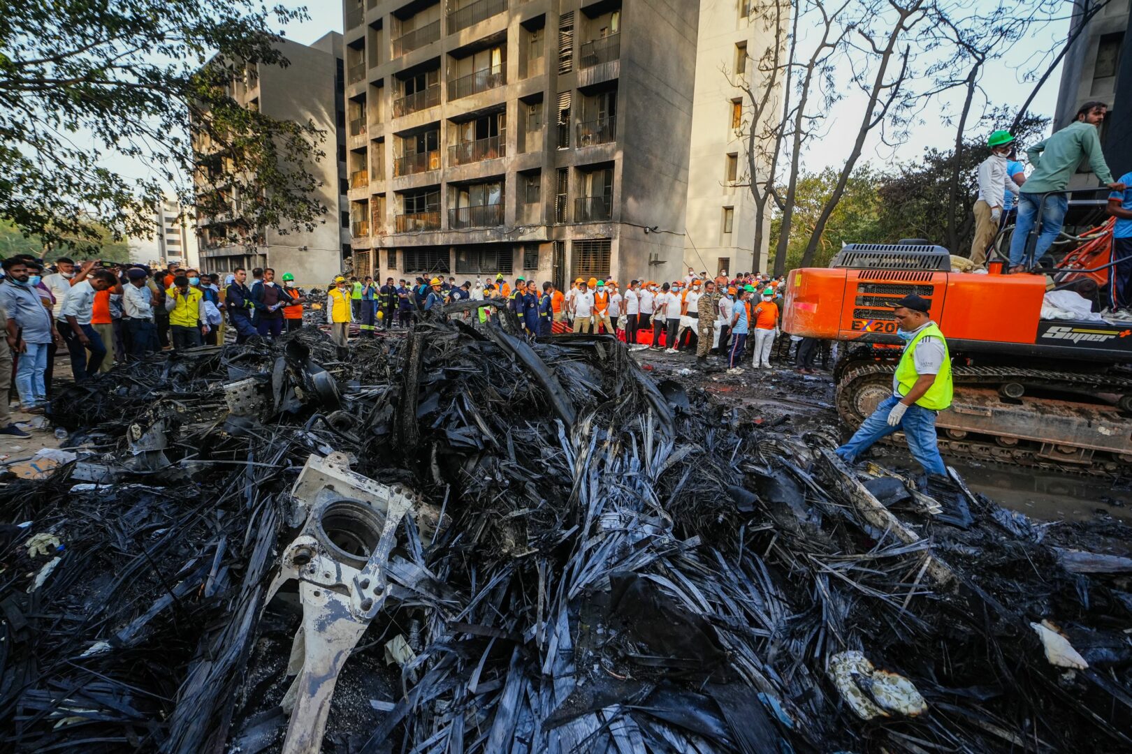 Volo dell’Air India precipita poco dopo il decollo, 204 morti e un sopravvissuto Volo dell’Air India precipita poco dopo il decollo, 204 morti e un sopravvissuto