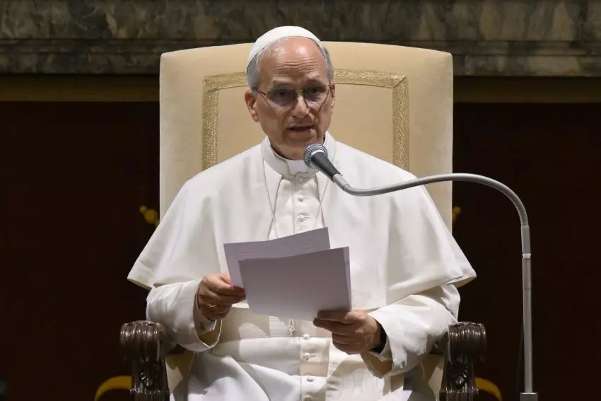 Papa “Fermare la barbarie della guerra” Papa “Fermare la barbarie della guerra”