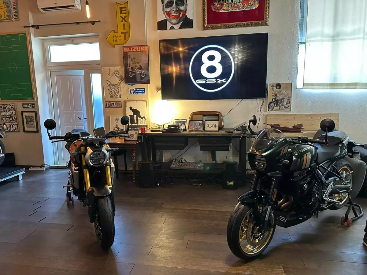 Suzuki punta sul neo rétro, debuttano le GSX-8T e GSX-8TT Suzuki punta sul neo rétro, debuttano le GSX-8T e GSX-8TT