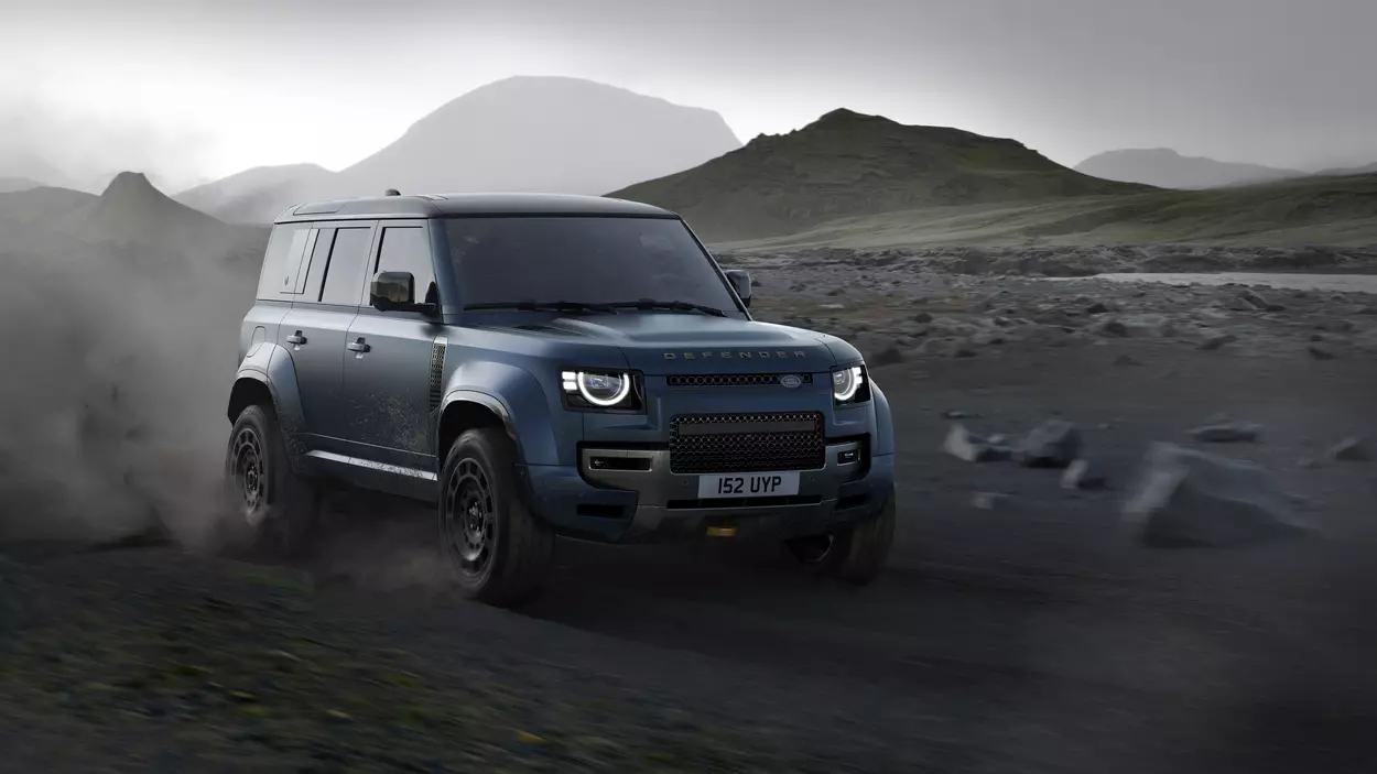 La Land Rover Defender si aggiorna, nuove tecnologie e design