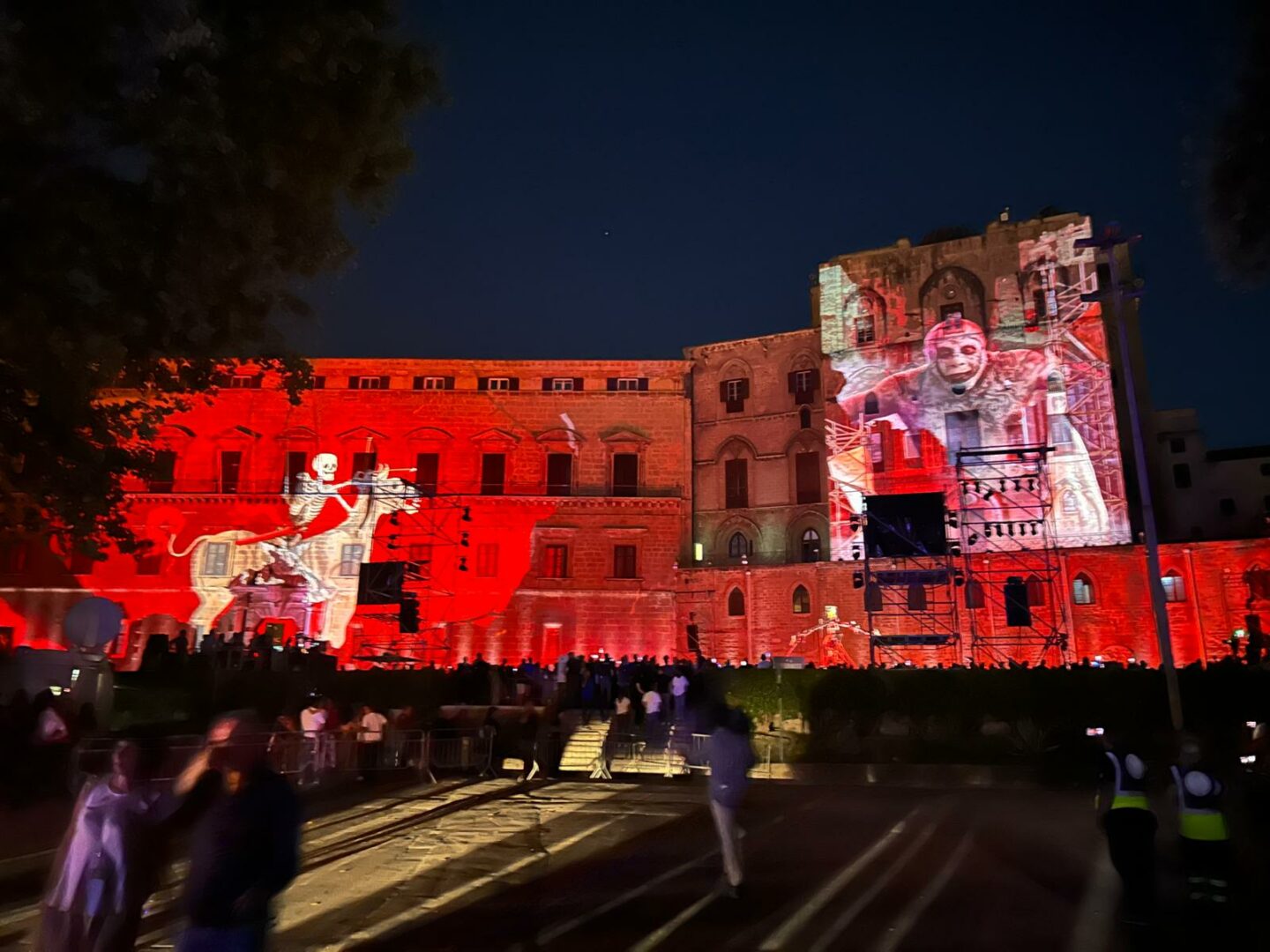 A Palermo in 350 mila per il Festino, Lorefice “Stop violenza su donne”. Schifani “A Santa Rosalia chiedo meno delinquenza” A Palermo in 350 mila per il Festino, Lorefice “Stop violenza su donne”. Schifani “A Santa Rosalia chiedo meno delinquenza”