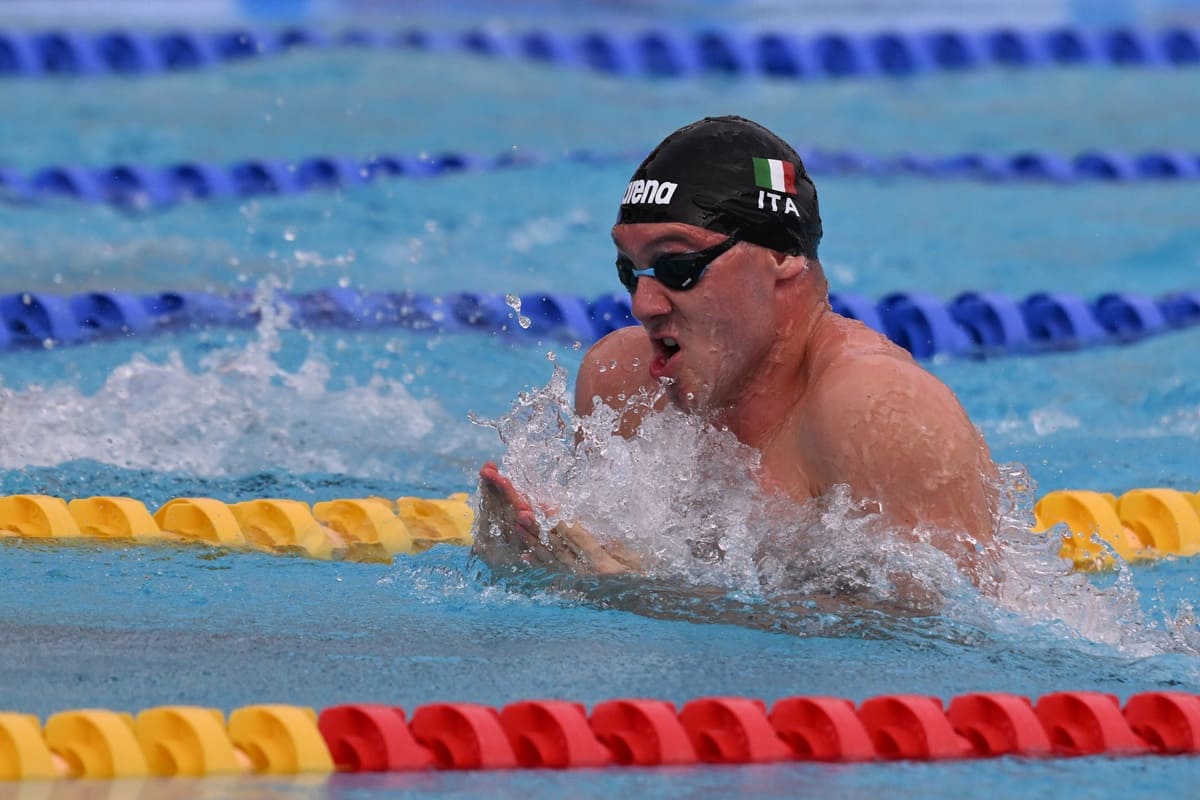 Simone Cerasuolo medaglia d’oro nei 50 rana ai Mondiali di Singapore Simone Cerasuolo medaglia d’oro nei 50 rana ai Mondiali di Singapore