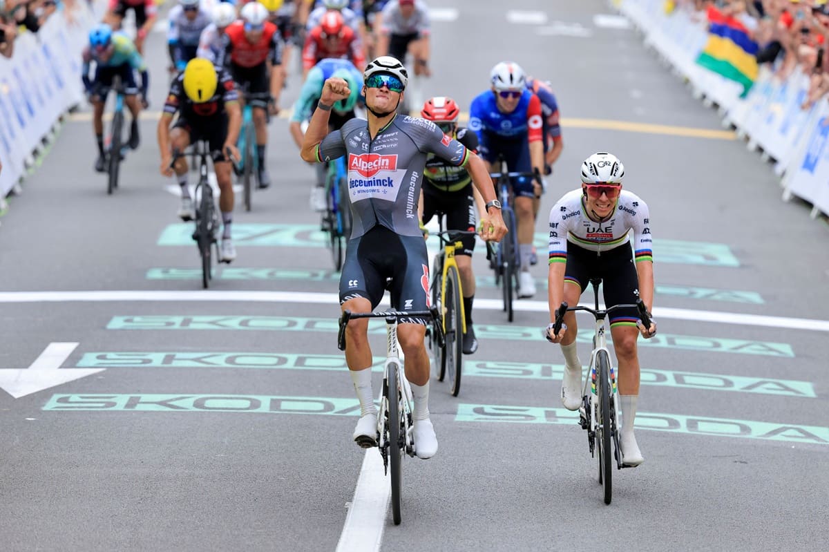 A Van der Poel la seconda tappa del Tour de France e la maglia gialla, sul podio Pogacar e Vingegaard A Van der Poel la seconda tappa del Tour de France e la maglia gialla, sul podio Pogacar e Vingegaard