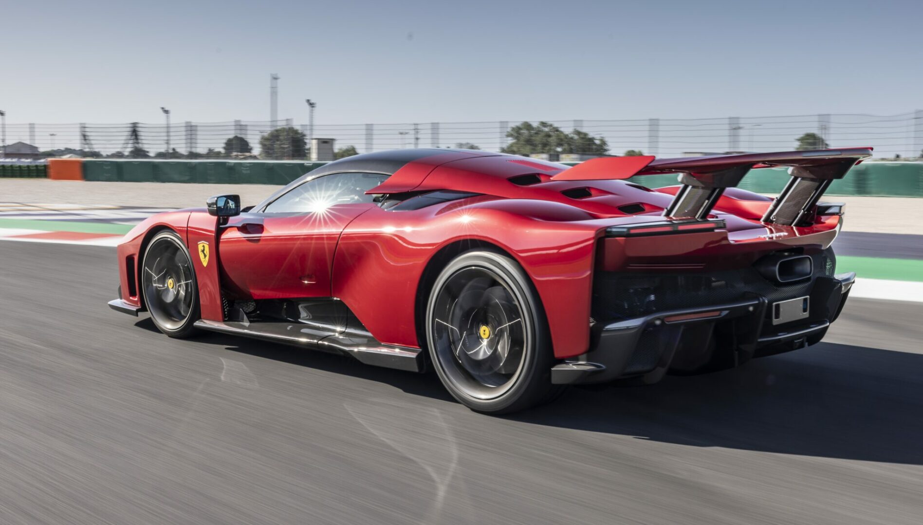 Il nuovo pneumatico Michelin Pilot Sport Cup sviluppato per la Ferrari F80 Il nuovo pneumatico Michelin Pilot Sport Cup sviluppato per la Ferrari F80