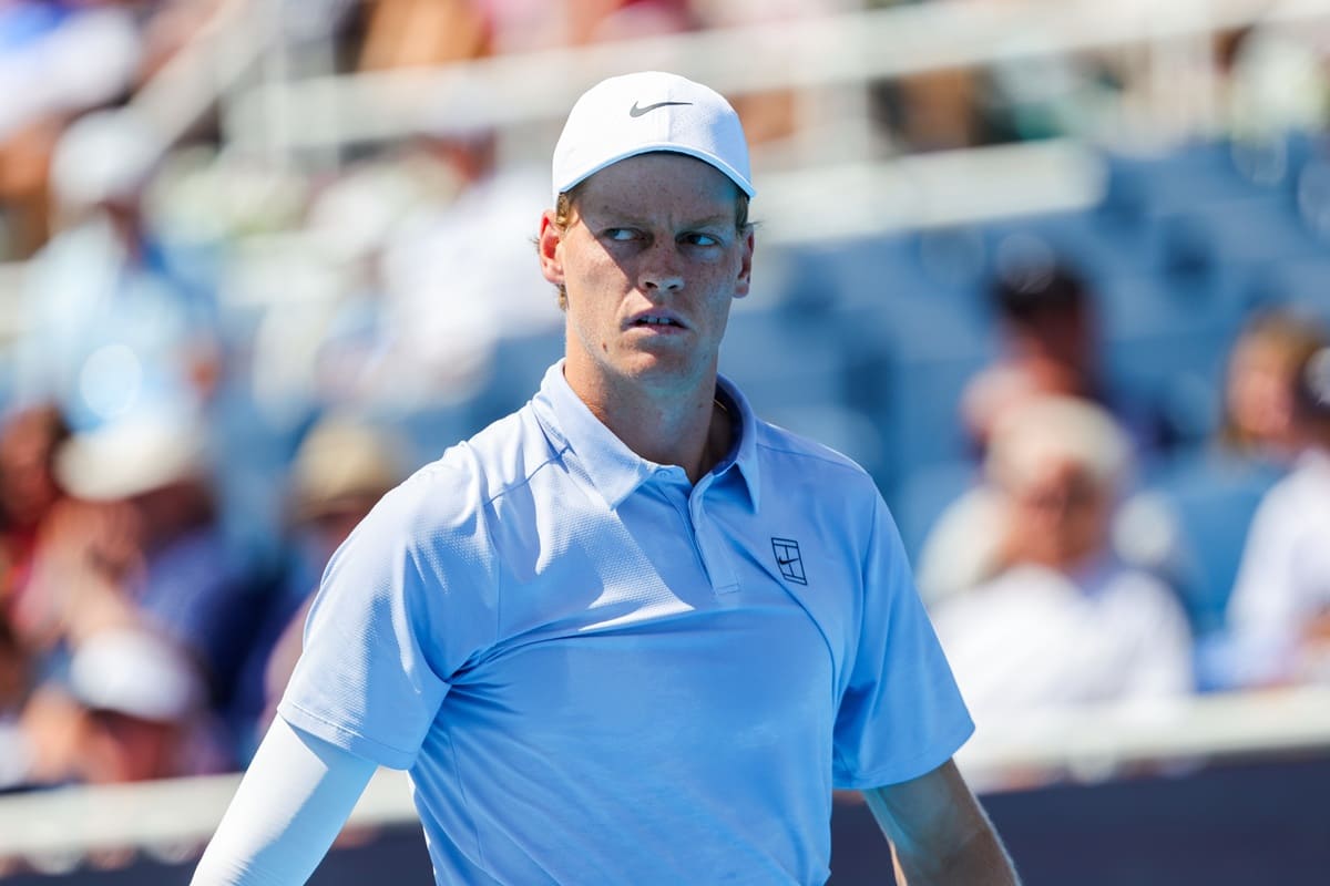 Missione Us Open al via, Jannik Sinner è a New York. E Cahill rivela “Ha avuto un virus” Missione Us Open al via, Jannik Sinner è a New York. E Cahill rivela “Ha avuto un virus”