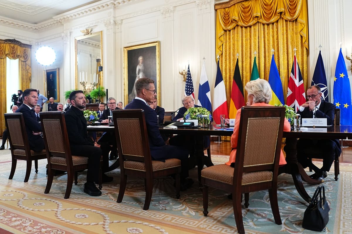 I leader Ue alla Casa Bianca insieme a Zelensky, Trump “Non serve un cessate il fuoco”. Poi chiama Putin I leader Ue alla Casa Bianca insieme a Zelensky, Trump “Non serve un cessate il fuoco”. Poi chiama Putin
