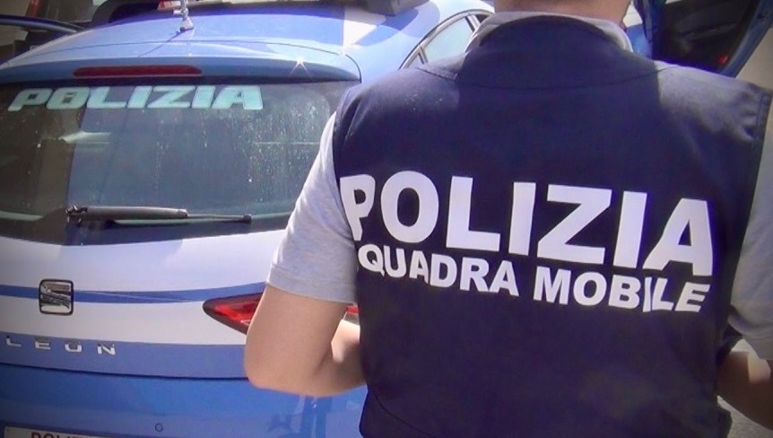 Giovane sequestrato per 24 ore da banditi incappucciati nel Ragusano si presenta al commissariato: sta bene Giovane sequestrato per 24 ore da banditi incappucciati nel Ragusano si presenta al commissariato: sta bene