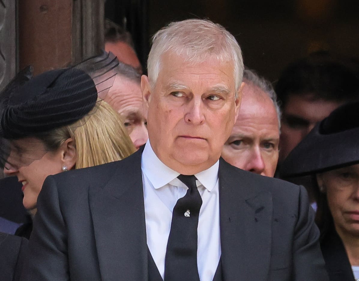 Re Carlo III avvia il processo per togliere i titoli reali al principe Andrea