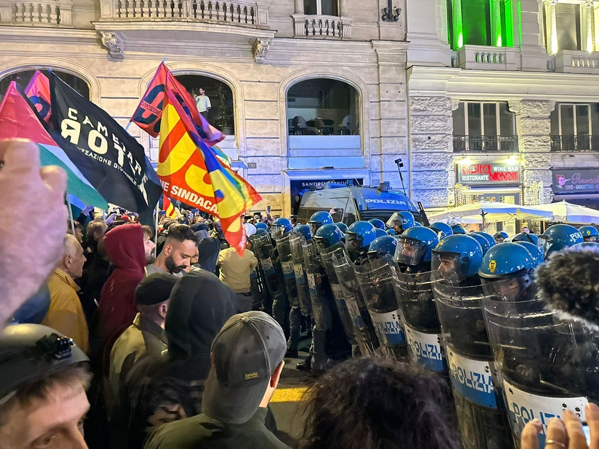 Pro-Pal a sostegno della Flotilla: a Roma presidio in Piazza dei Cinquecento e poi corteo, a Milano occupata la stazione Cadorna Pro-Pal a sostegno della Flotilla: a Roma presidio in Piazza dei Cinquecento e poi corteo, a Milano occupata la stazione Cadorna