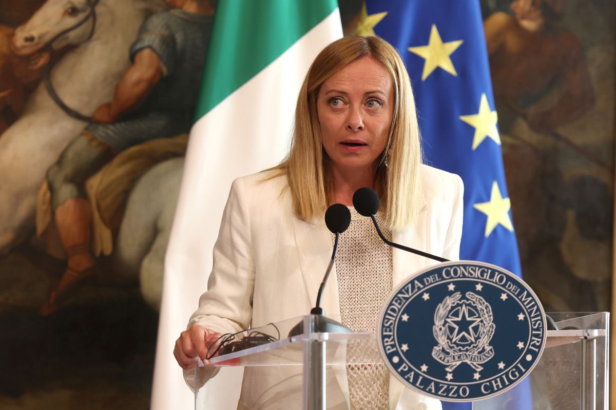 Meloni: “Se l’Ue vuole essere grande, sia capace di difendersi da sola. Non parlerei di rapporto con gli Usa incrinato”