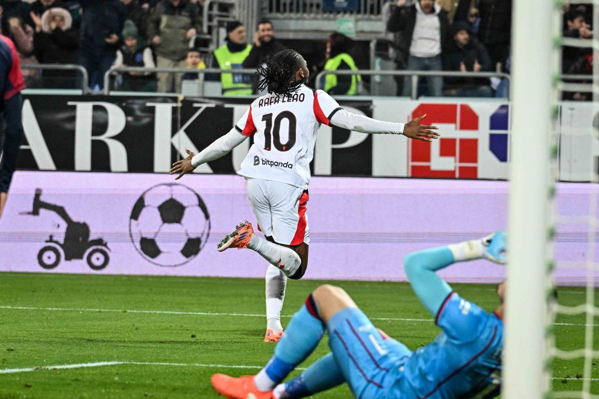 Il Milan torna con i 3 punti da Cagliari, decide Leao
